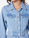 Denim jumpsuit mit klappentaschen - stylische blaue damen-overall