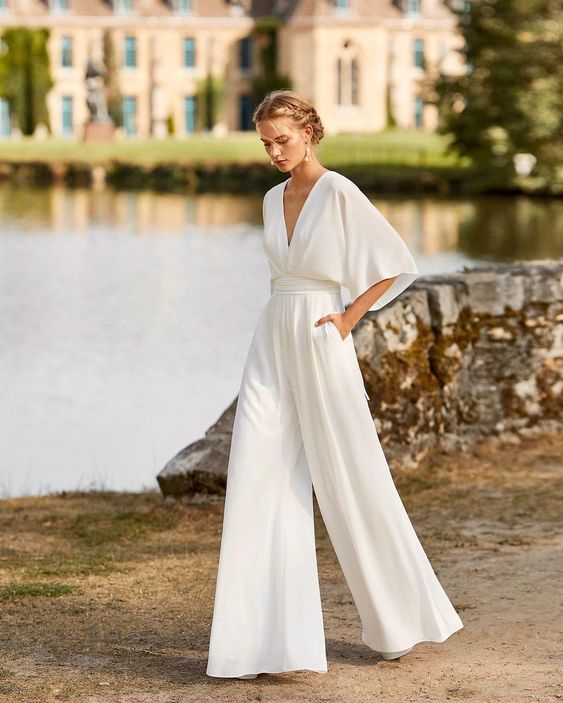 Weitgeschnittene jumpsuit - stilvolles outfit für besondere anlässe