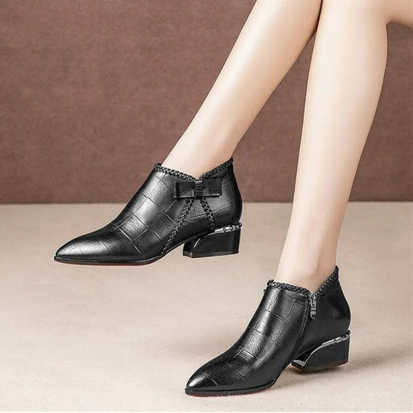 Knöchelstiefel – stilvolle Damenschuhe aus Kunst mit seitlichem Reißverschluss