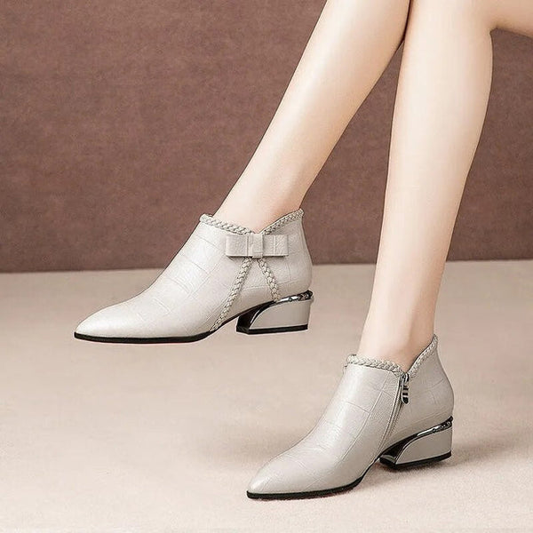 Knöchelstiefel – stilvolle Damenschuhe aus Kunst mit seitlichem Reißverschluss