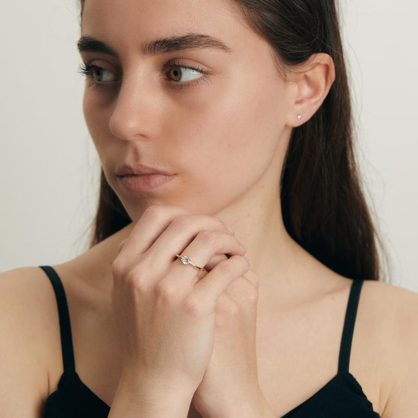 Solitaire Ring – Zeitloses Damen Verlobungsband mit Zirkonia