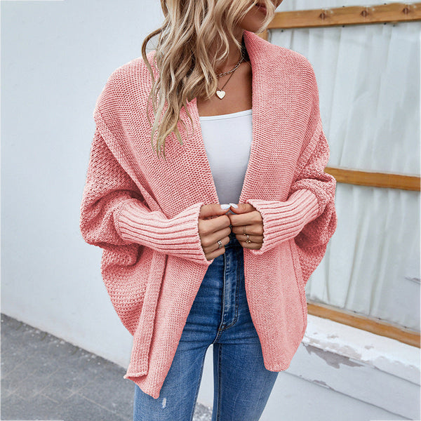 Oversized gestrickte damenjacke – lockere passform mit grossem kragen und mausärmeln