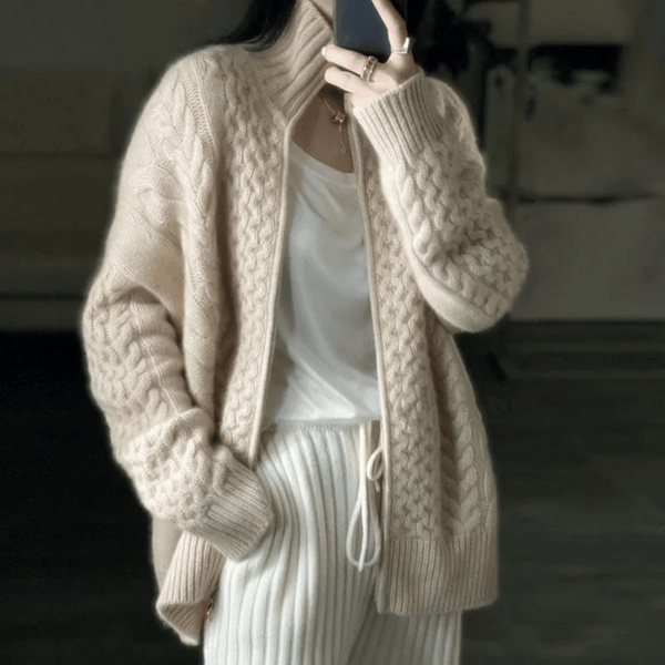 Gestrickte Strickjacke mit Zopfmuster – Damenjacke mit Reissverschluss und Stehkragen