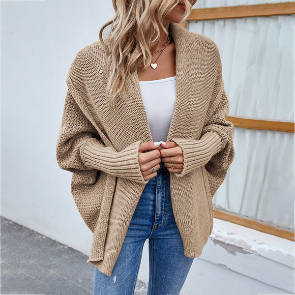 Oversized gestrickte damenjacke – lockere passform mit grossem kragen und mausärmeln