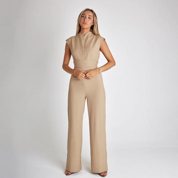 Eleganter jumpsuit - stylisches damenmodell ohne ärmel mit taillengurt