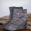 Wedge stiefel - schicke schwarze faux suede stiefelette mit schnallen-detail