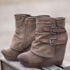Wedge stiefel - schicke schwarze faux suede stiefelette mit schnallen-detail