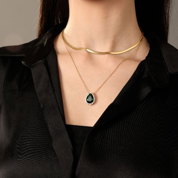 Dame's smaragd anhänger kette - elegante goldschmuck für besondere anlässe