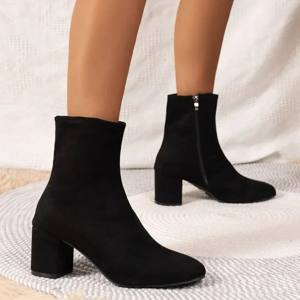 Schwarze Stiefeletten für Damen – knöchelhohe Stiefel mit Blockabsatz