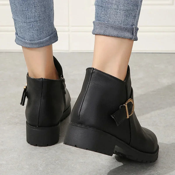Retro-Stiefeletten aus Kunst für Damen – niedriger Absatz mit Schnallenverschluss
