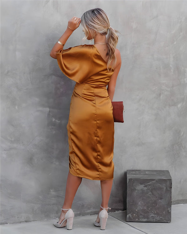 Elegantes satin-kleid mit einem träger – luxuriöse abendmode für damen