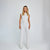 Eleganter jumpsuit - stylisches damenmodell ohne ärmel mit taillengurt