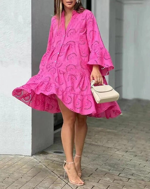 D'mädsche ihre baumwoll broderie anglaise kleid - chli elegant für de alltag - stylisch knopfkleid im schichtenlook