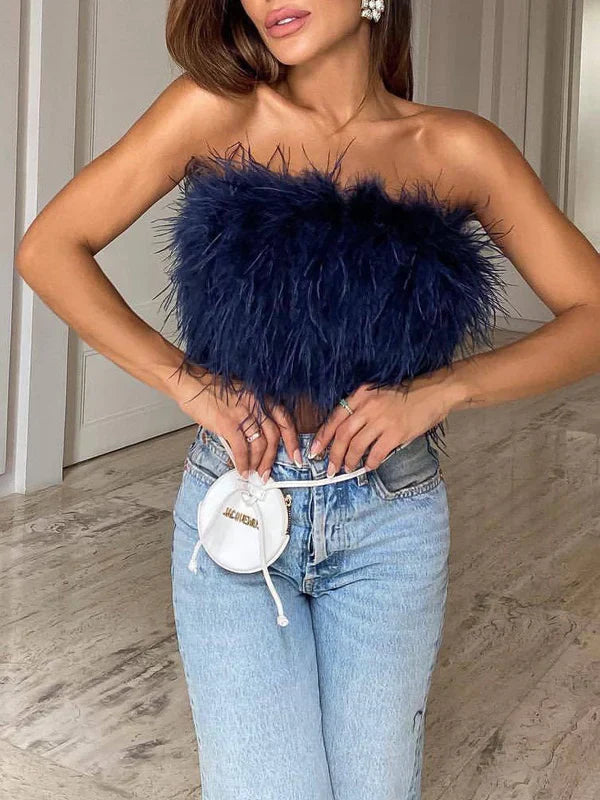 Bandeautop mit federdetails - stilvolles damen-crop-top