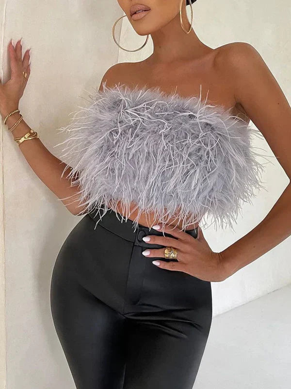 Bandeautop mit federdetails - stilvolles damen-crop-top