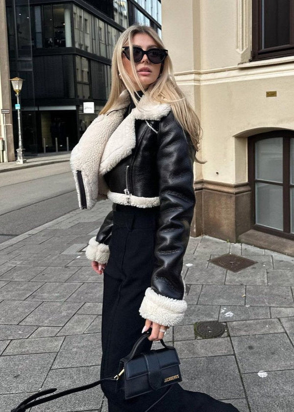 Damenjacke mit Sherpa-Akzent – Kurzi schwarze Jacke mit Reissverschluss