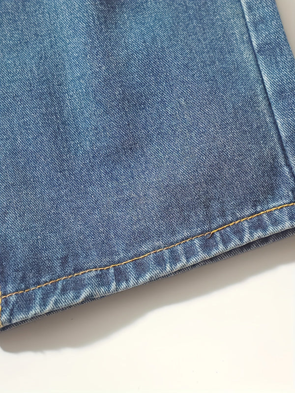 Hellblaue denim-jeans - trendige damen hose mit knopfverschluss