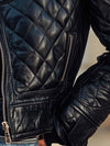 Retro gepolsterte Damenjacke - Schwarz mit kontrastierenden Details und Fellkragen