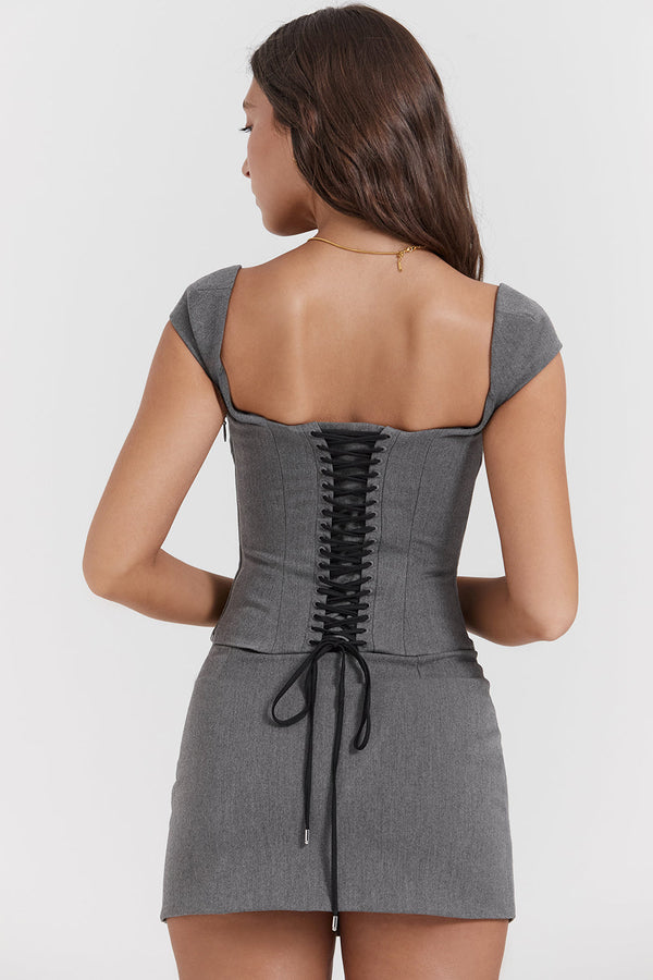 Graues strukturierte korsettkleid - schickes und elegantes damenoutfit