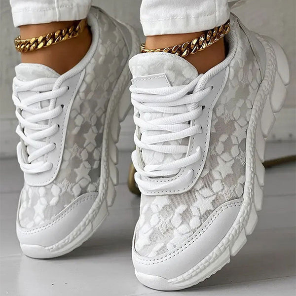 Weisse damensneaker – atmungsaktive schuhe mit besticktem design