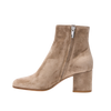 Handgefertigte beige stiefeletten für damen – stilvolle blockabsätze