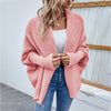 Oversized gestrickte damenjacke – lockere passform mit grossem kragen und mausärmeln