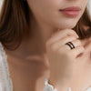Eleganter Damenring – Schlankes, strukturiertes Band mit stilvollem Design