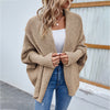 Oversized gestrickte damenjacke – lockere passform mit grossem kragen und mausärmeln