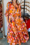 Abstrakt bedrucktes plissiertes maxikleid - leuchtendes orange für frauen