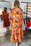 Abstrakt bedrucktes plissiertes maxikleid - leuchtendes orange für frauen