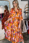 Abstrakt bedrucktes plissiertes maxikleid - leuchtendes orange für frauen