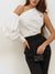 Asymmetrisches off-shoulder-top - elegante weisse bluse für frauen
