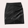Damentäschli mini rock mit lässigem raffung-design in schwarz - vielseitiger kunstlederrock für den alltag