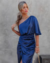 Kleid mit einem träger - elegante satinmode für frauen