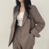 Maßgeschneiderter rosa blazer und hose ensemble