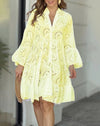 D'mädsche ihre baumwoll broderie anglaise kleid - chli elegant für de alltag - stylisch knopfkleid im schichtenlook