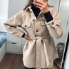 D'midilange beige button-up jacke für frauen mit gürtel - vielseitige oberbekleidung für die übergangszeit