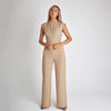 Dämmige ärmellose jumpsuit mit weitem bein für den abend – moderner stil für jede gelegenheit