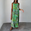 D'maxi-kleid für frauen - luftig und lässig für de summer mit lebhaftem tropische druck