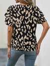 D'shirt mit leopardenmuster – kurze ärmel für lässige eleganz