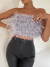 Bandeautop mit federdetails - stilvolles damen-crop-top