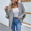 Oversized gestrickte damenjacke – lockere passform mit grossem kragen und mausärmeln
