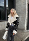Damenjacke mit Sherpa-Akzent – Kurzi schwarze Jacke mit Reissverschluss