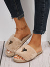 Flauschige Pantoffeln – Damen Hausschuhe mit Herzdetail und offenen Zehen