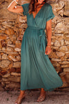 Dunkelgrünes wickel-maxi-kleid mit falten für damen