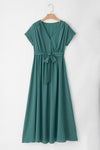 Dunkelgrünes wickel-maxi-kleid mit falten für damen