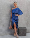 Kleid mit einem träger - elegante satinmode für frauen
