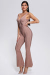 Ausgestellter spaghetti-träger bandage-jumpsuit in aprikosenfarbe - elegante damenmode