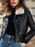 Retro gepolsterte Damenjacke - Schwarz mit kontrastierenden Details und Fellkragen