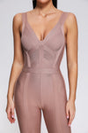 Ausgestellter spaghetti-träger bandage-jumpsuit in aprikosenfarbe - elegante damenmode
